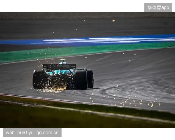 F1新星崛起！狂飙最快圈速引爆全场，车队集体庆祝的背后故事