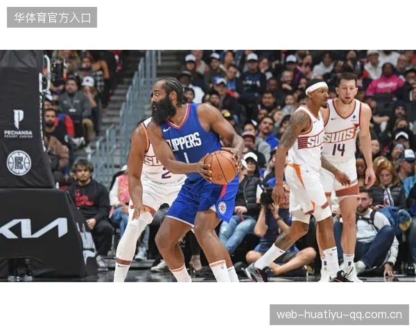 NBA绕桩运球戏耍多名防守者：技巧与艺术的极致展现